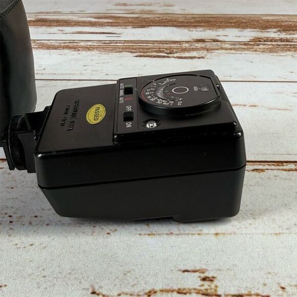 Canon 188A Speedlite Flash for Film Camera with Case - Picture 3 of 7